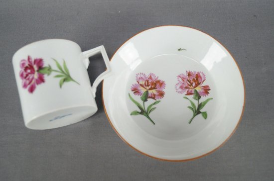 【マイセン磁器・マルコリーニ期】ピンクのカーネーションが手描きで描かれたコーヒーカップ、1774-1817年頃