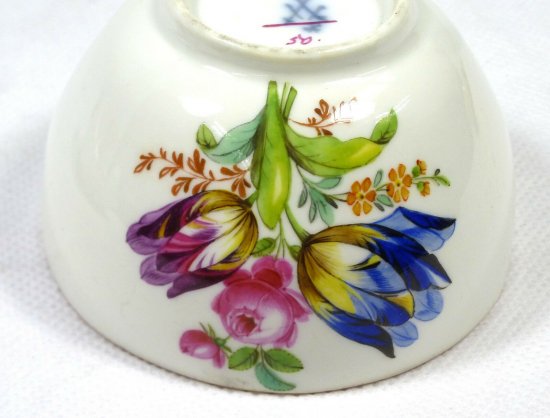 【マイセン磁器・マルコリーニ期】蕾が描かれたモカカップ