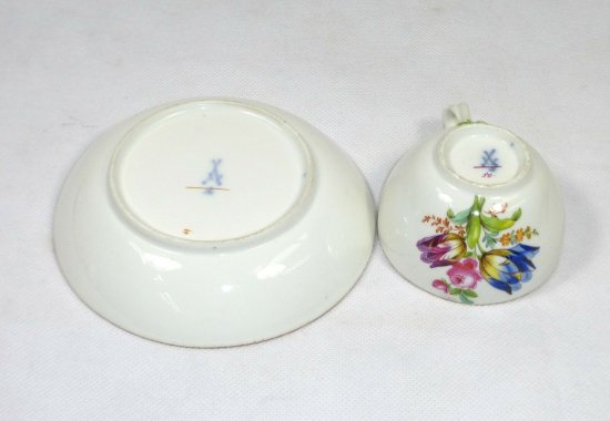 【マイセン磁器・マルコリーニ期】蕾が描かれたモカカップ