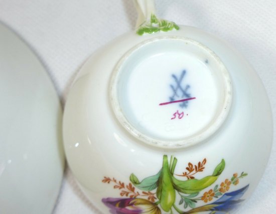 【マイセン磁器・マルコリーニ期】蕾が描かれたモカカップ