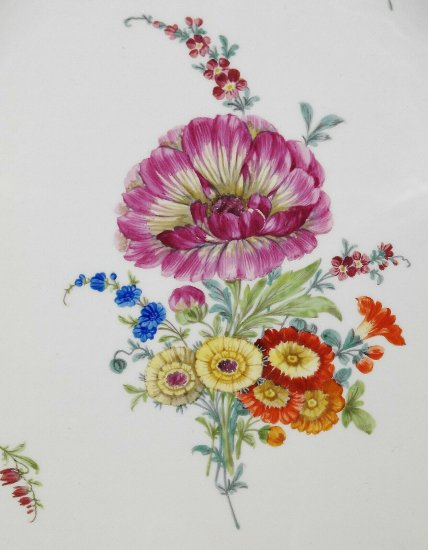 【マイセン磁器・マルコリーニ期】花が描かれた三角形型のボウル、1763-1814年頃
