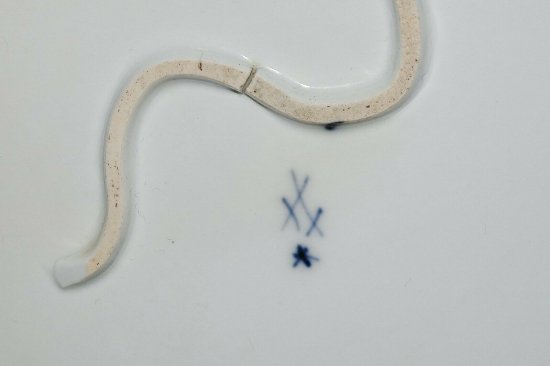 【マイセン磁器・マルコリーニ期】花が描かれた三角形型のボウル、1763-1814年頃