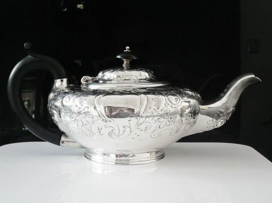 【アンティーク・イギリス製】シルバーティーポット、1835年