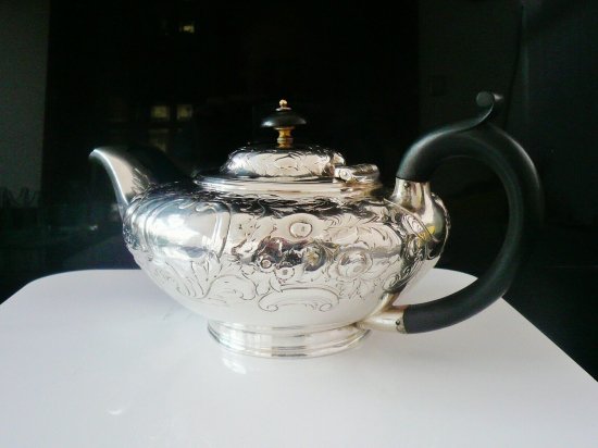 【アンティーク・イギリス製】シルバーティーポット、1835年