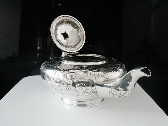 【アンティーク・イギリス製】シルバーティーポット、1835年