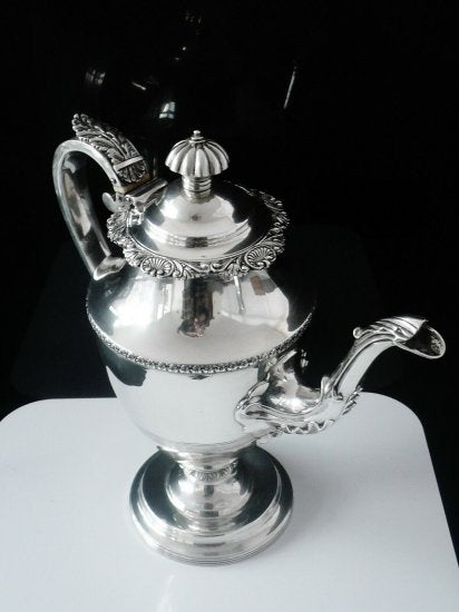 アンティーク・イギリス製　ジョン・ロビンズによるシルバーコーヒーポット、1788年
