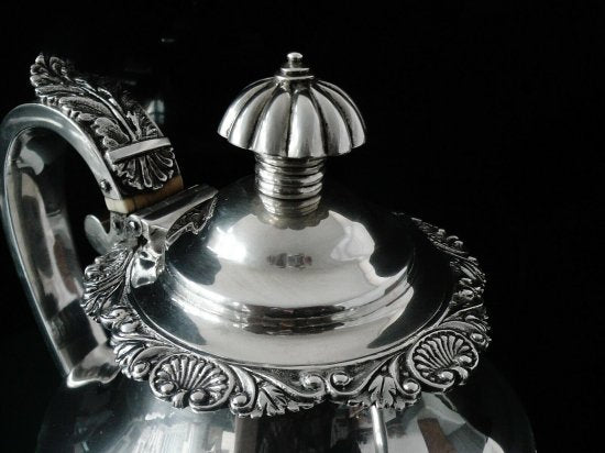 アンティーク・イギリス製　ジョン・ロビンズによるシルバーコーヒーポット、1788年