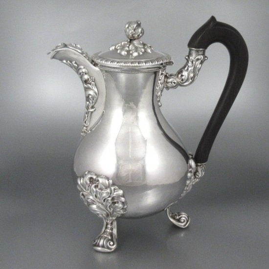 【フランス製・アンティーク】スターリング銀製のシルバーコーヒーポット、1838〜1840年頃