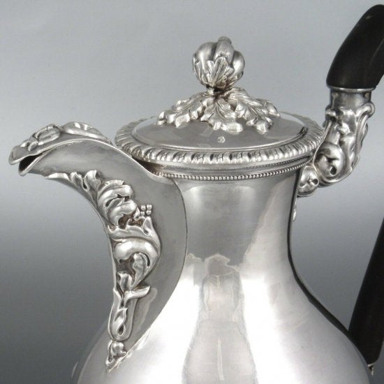 【フランス製・アンティーク】スターリング銀製のシルバーコーヒーポット、1838〜1840年頃