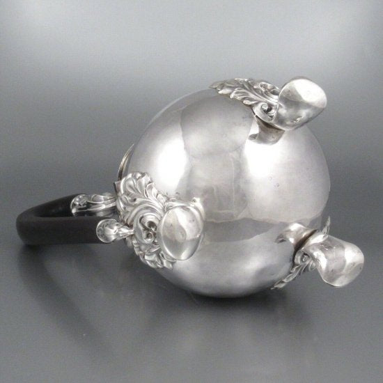 【フランス製・アンティーク】スターリング銀製のシルバーコーヒーポット、1838〜1840年頃