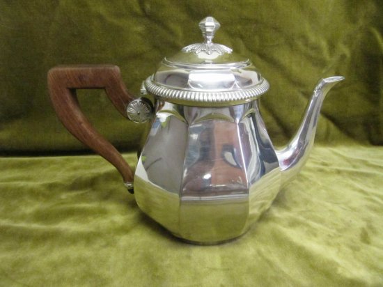 【フランス製】丸ひだ装飾のシルバーティーポット、20世紀初期