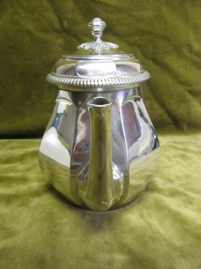 【フランス製】丸ひだ装飾のシルバーティーポット、20世紀初期