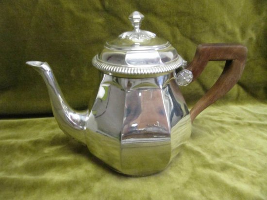 【フランス製】丸ひだ装飾のシルバーティーポット、20世紀初期