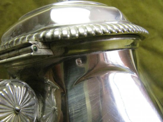 【フランス製】丸ひだ装飾のシルバーティーポット、20世紀初期