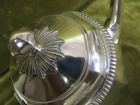 【フランス製】丸ひだ装飾のシルバーティーポット、20世紀初期