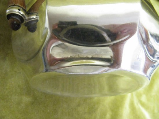 【フランス製】丸ひだ装飾のシルバーティーポット、20世紀初期