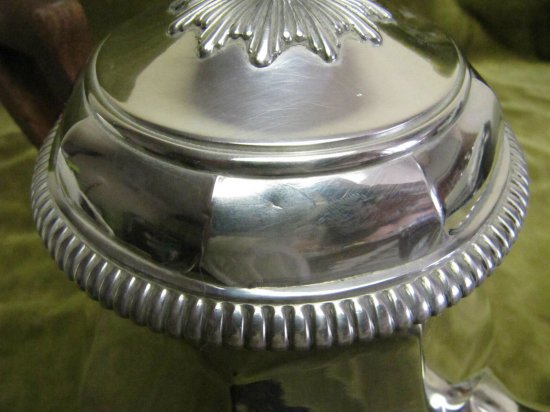 【フランス製】丸ひだ装飾のシルバーティーポット、20世紀初期