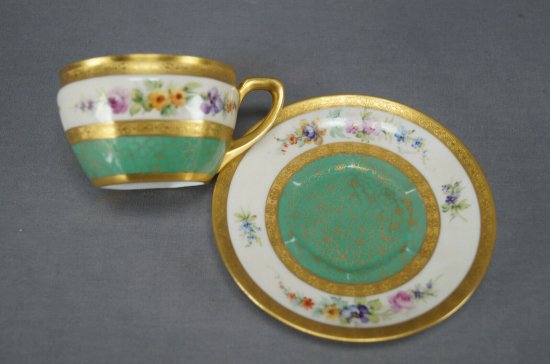 【ピカード】花が描かれたゴールドとグリーンのティーカップ＆ソーサー、90年代初期