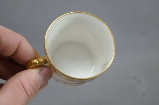 【ハヴィランド製・リモージュ】ピンクとブルーの花が描かれた金のデミタスカプ＆ソーサー、1888-1889年頃