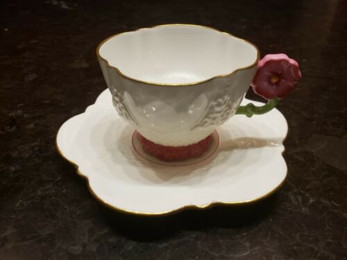 エインズレイ　1930年代　花の持ち手　ホワイト　ピンク　ティーカップ  ソーサー　セット　ゴールド縁取り