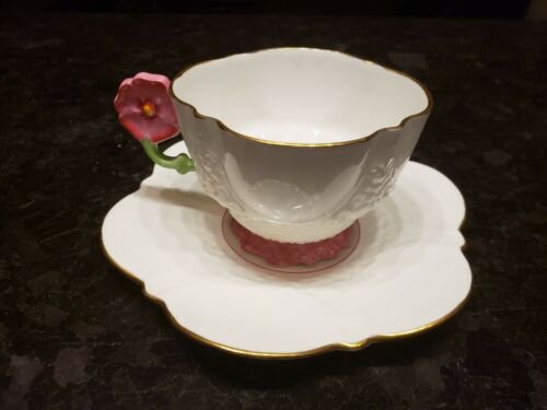 エインズレイ　1930年代　花の持ち手　ホワイト　ピンク　ティーカップ  ソーサー　セット　ゴールド縁取り