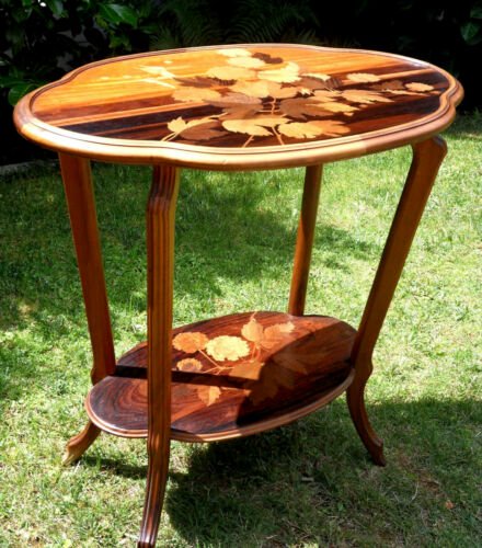 エミール・ガレのマルケトリ技法を使ったテーブル　蝶とアジサイ