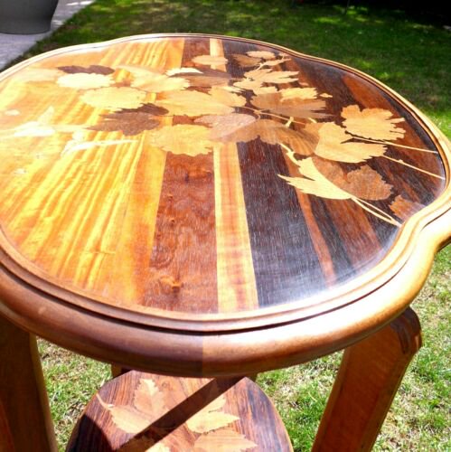 エミール・ガレのマルケトリ技法を使ったテーブル　蝶とアジサイ