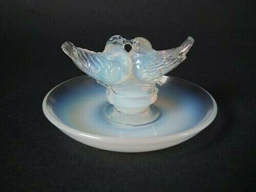 ルネ・ラリック　オパルセントグラス “2羽の鳩”アッシュトレイ