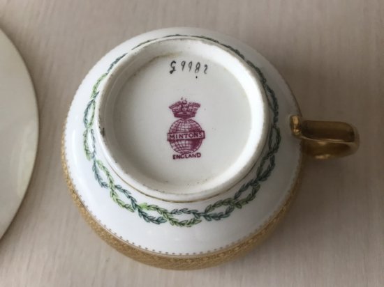 アンティーク　ミントン　金彩とオリーブ文様のティーカップ&ソーサー