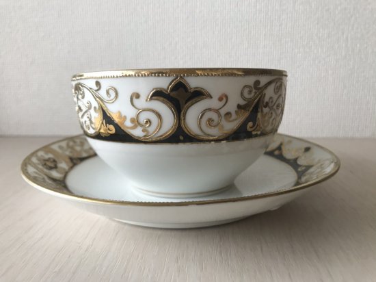 オールドノリタケ　黒と金彩のアールヌーボー文様カップ＆ソーサー