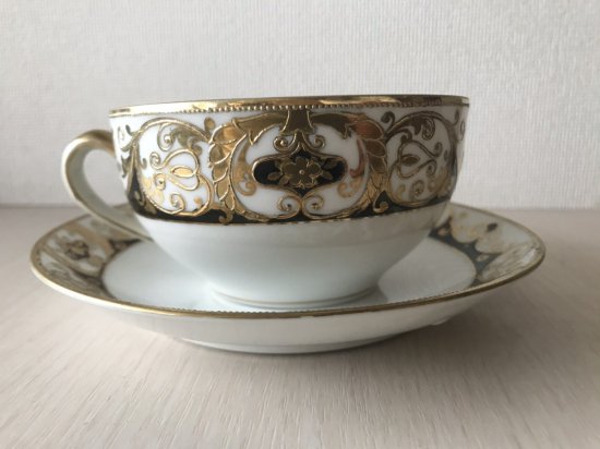 オールドノリタケ　黒と金彩のアールヌーボー文様カップ＆ソーサー