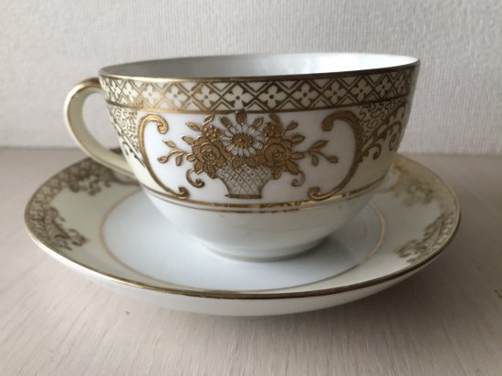 オールドノリタケ　白と金彩のアールヌーボー文様カップ＆ソーサー