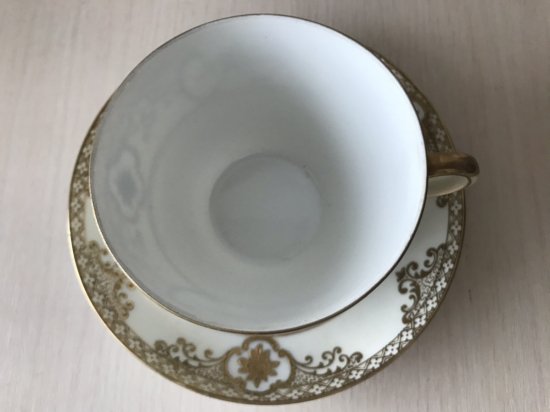 オールドノリタケ　白と金彩のアールヌーボー文様カップ＆ソーサー