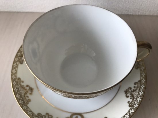 オールドノリタケ　白と金彩のアールヌーボー文様カップ＆ソーサー