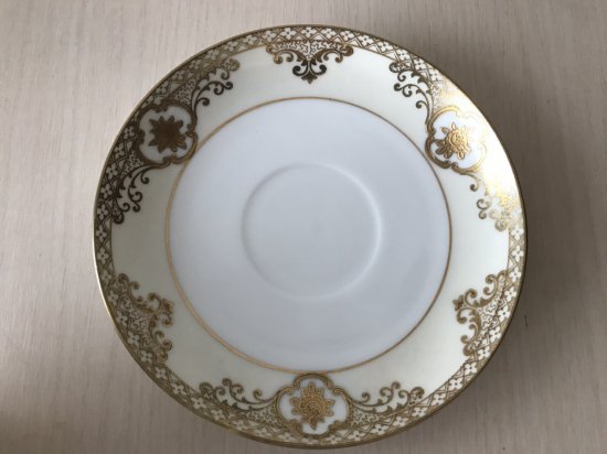 オールドノリタケ　白と金彩のアールヌーボー文様カップ＆ソーサー