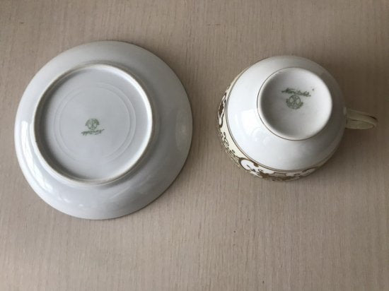 オールドノリタケ　白と金彩のアールヌーボー文様カップ＆ソーサー