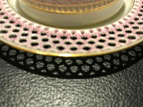 セーブル（sevres）透かし技術を使ったポンパドールピンクと金彩のカップ＆ソーサー