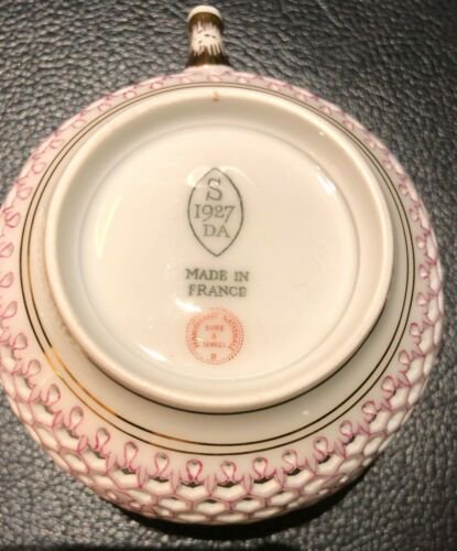 セーブル（sevres）透かし技術を使ったポンパドールピンクと金彩のカップ＆ソーサー