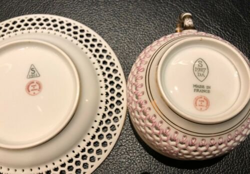 セーブル（sevres）透かし技術を使ったポンパドールピンクと金彩のカップ＆ソーサー
