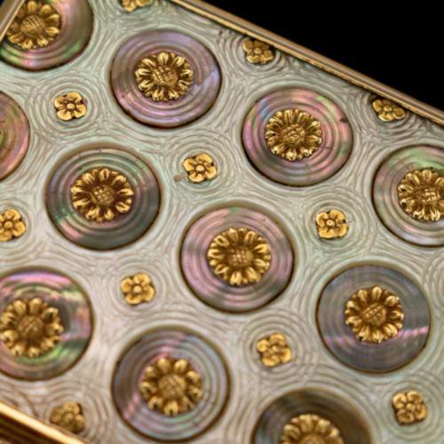 アンティーク　18世紀　フランス18K　真珠層飾り付きかぎ煙草入れc1750