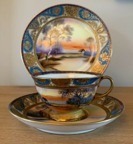 日本製ノリタケ　金彩　磁器トリオ（コテージ＆木のデザイン　豪華な金彩）