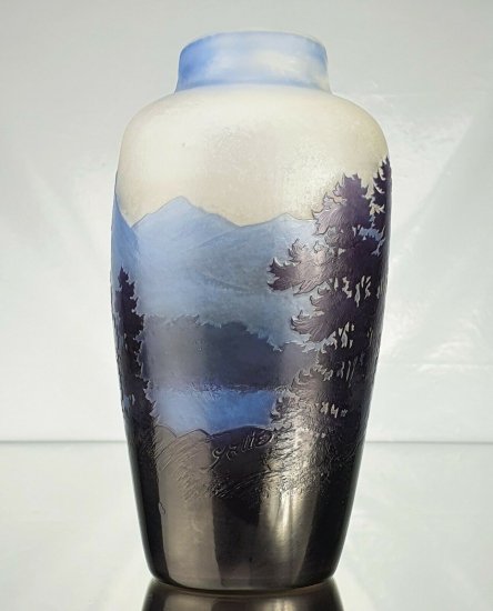 エミールガレ　水色と青の山岳風景の花瓶