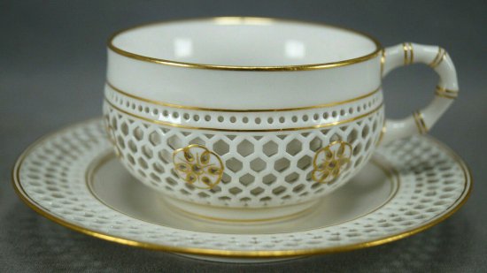 セーブル SEVRES 網目模様二層作り　白と金のカップ＆ソーサー 1878-1882年代