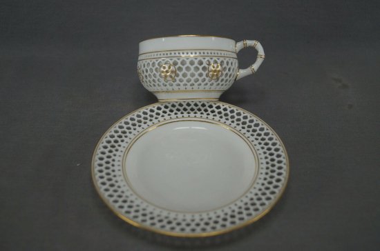 セーブル SEVRES 網目模様二層作り 白と金のカップ＆ソーサー 1878-1882年代 – アンティークテーブルウェア