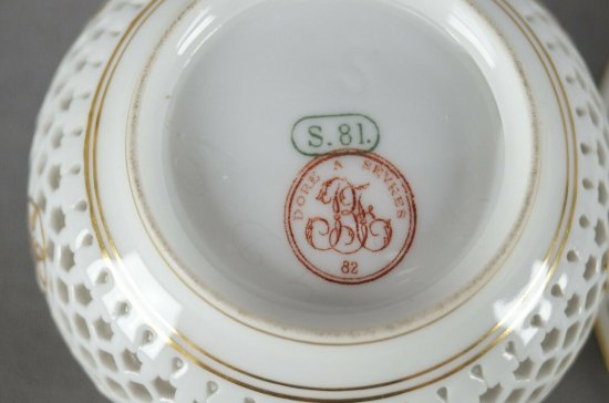 セーブル SEVRES 網目模様二層作り 白と金のカップ＆ソーサー 1878-1882年代 – アンティークテーブルウェア