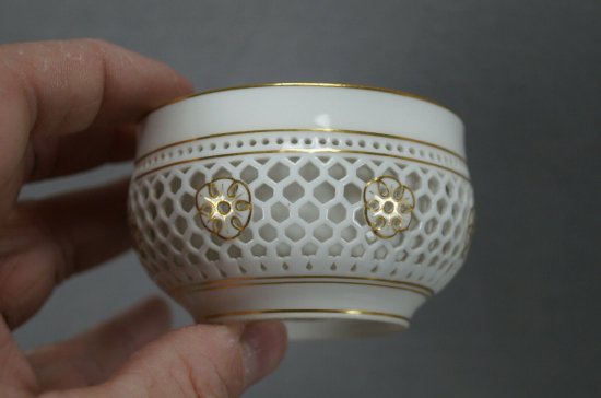 セーブル SEVRES 網目模様二層作り　白と金のカップ＆ソーサー 1878-1882年代