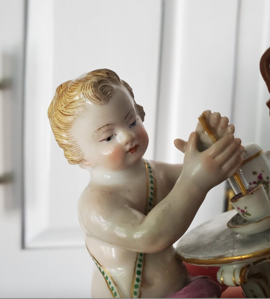マイセン人形/フィギュリン　チョコレート職人の天使 四大元素シリーズ『火の寓意』ヨハン・ヨアヒム・ケンドラー原型作（1860年ころ）