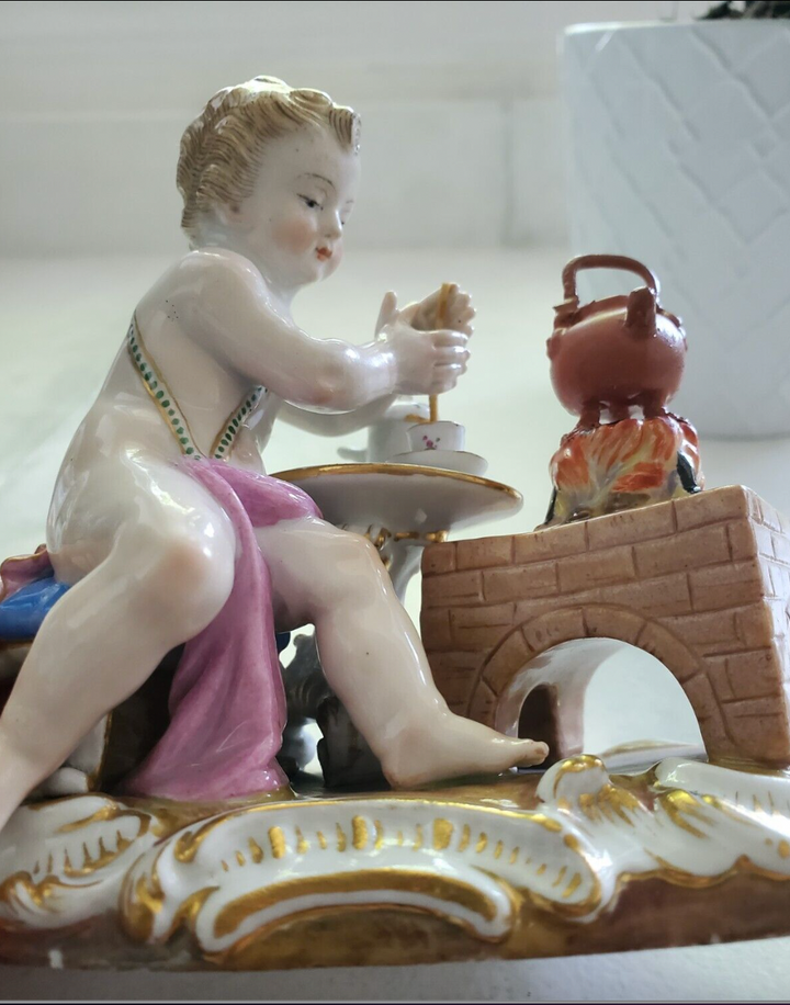 マイセン人形/フィギュリン　チョコレート職人の天使 四大元素シリーズ『火の寓意』ヨハン・ヨアヒム・ケンドラー原型作（1860年ころ）