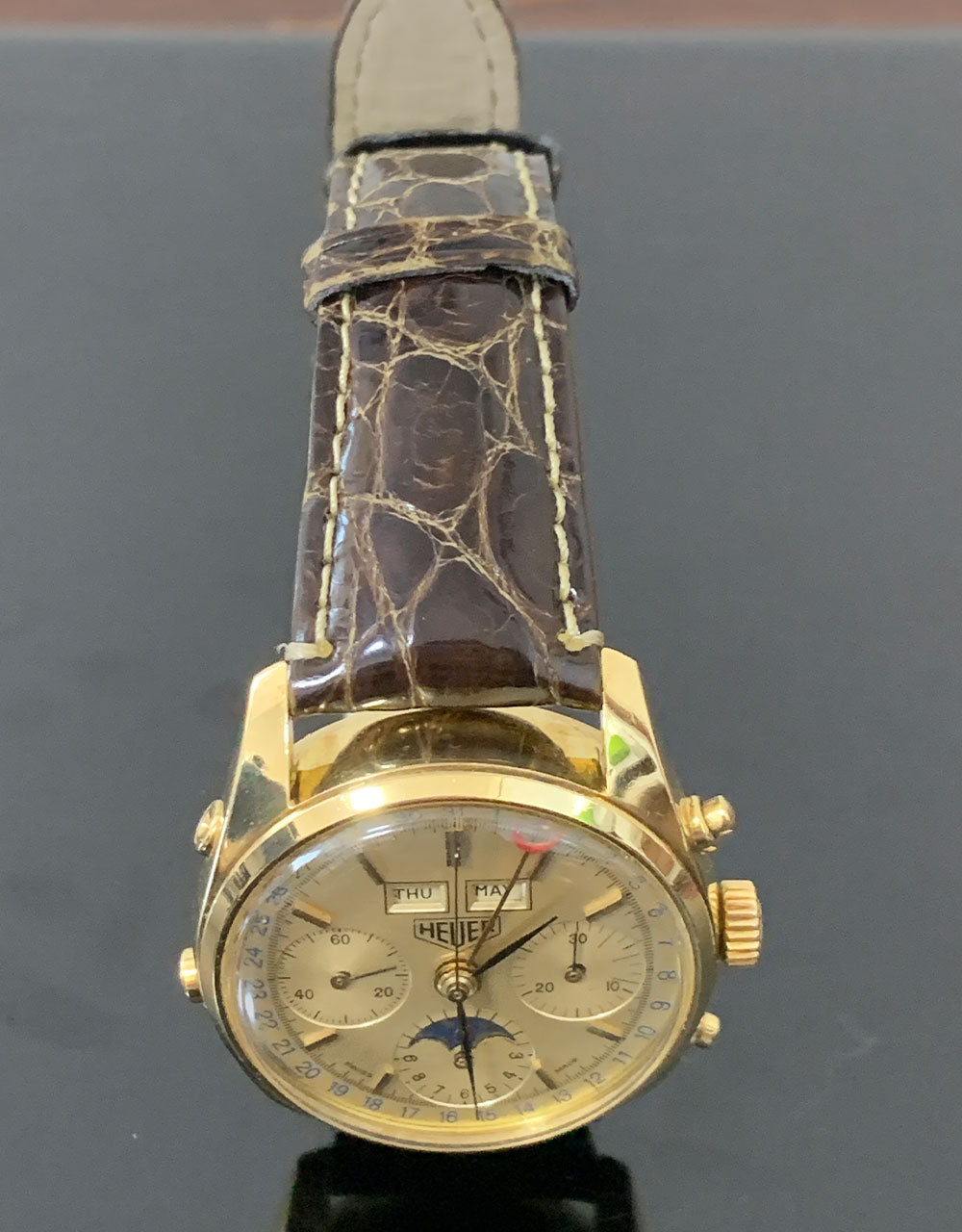 伝説のクロノグラフ ホイヤー ゴールデンアワー ムーンフェイズ Golden