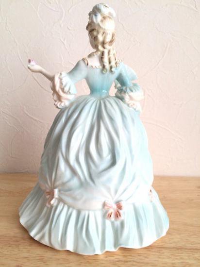 コールポート（coalport）マリーアントワネットの陶磁器人形（フィギュリン）